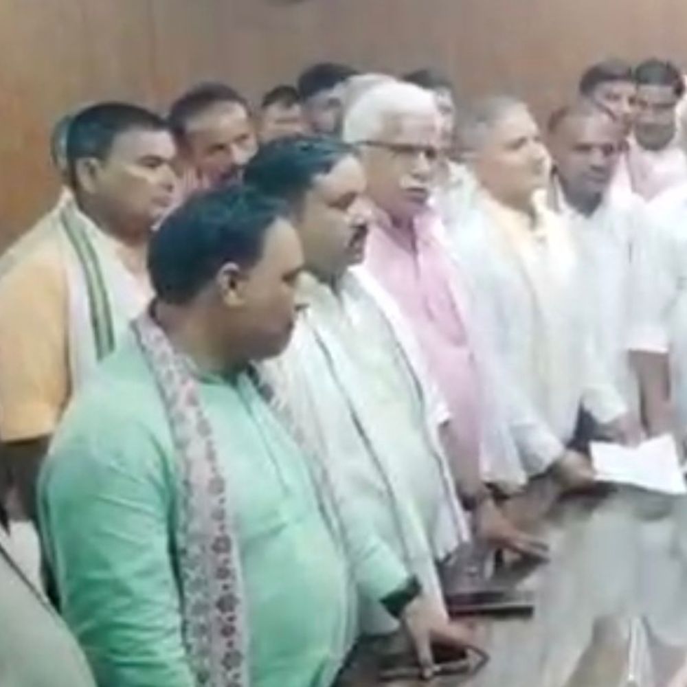 बसेड़ी सीएचसी को उपजिला अस्पताल बनाने की मांग:स्वास्थ्य सेवा बचाओ संघर्ष समिति ने कलेक्टर को ज्ञापन सौंपा