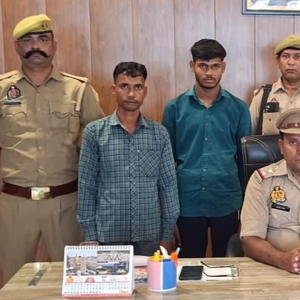खेत के विवाद में हत्या करने वाले दो आरोपी गिरफ्तार:जलेसर में लाठी-डंडे से पीटकर किया था घायल, इलाज के दौरान तोड़ा दम