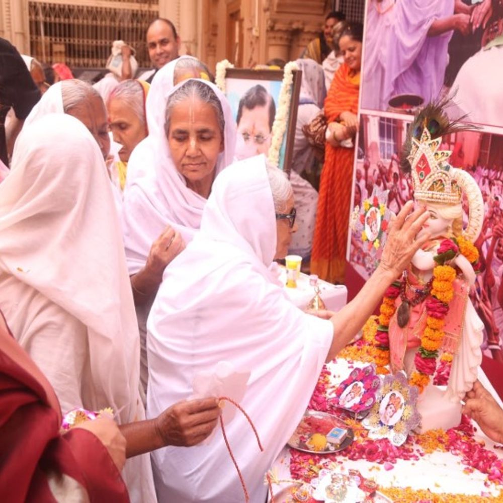 वृंदावन की विधवा माताएं बांधेंगी प्रधानमंत्री को राखी:सुलभ इंटरनेशनल संस्था के नेतृत्व में जाएगा प्रतिनिधिमंडल दिल्ली, एक हफ्ते से माताएं बना रही राखी