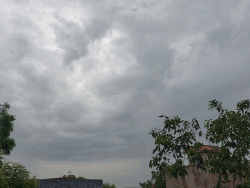 दौसा में कई दिनों बाद फिर बदला मौसम:बादल छाए, बारिश की संभावना; गर्मी और उमस से मिली राहत