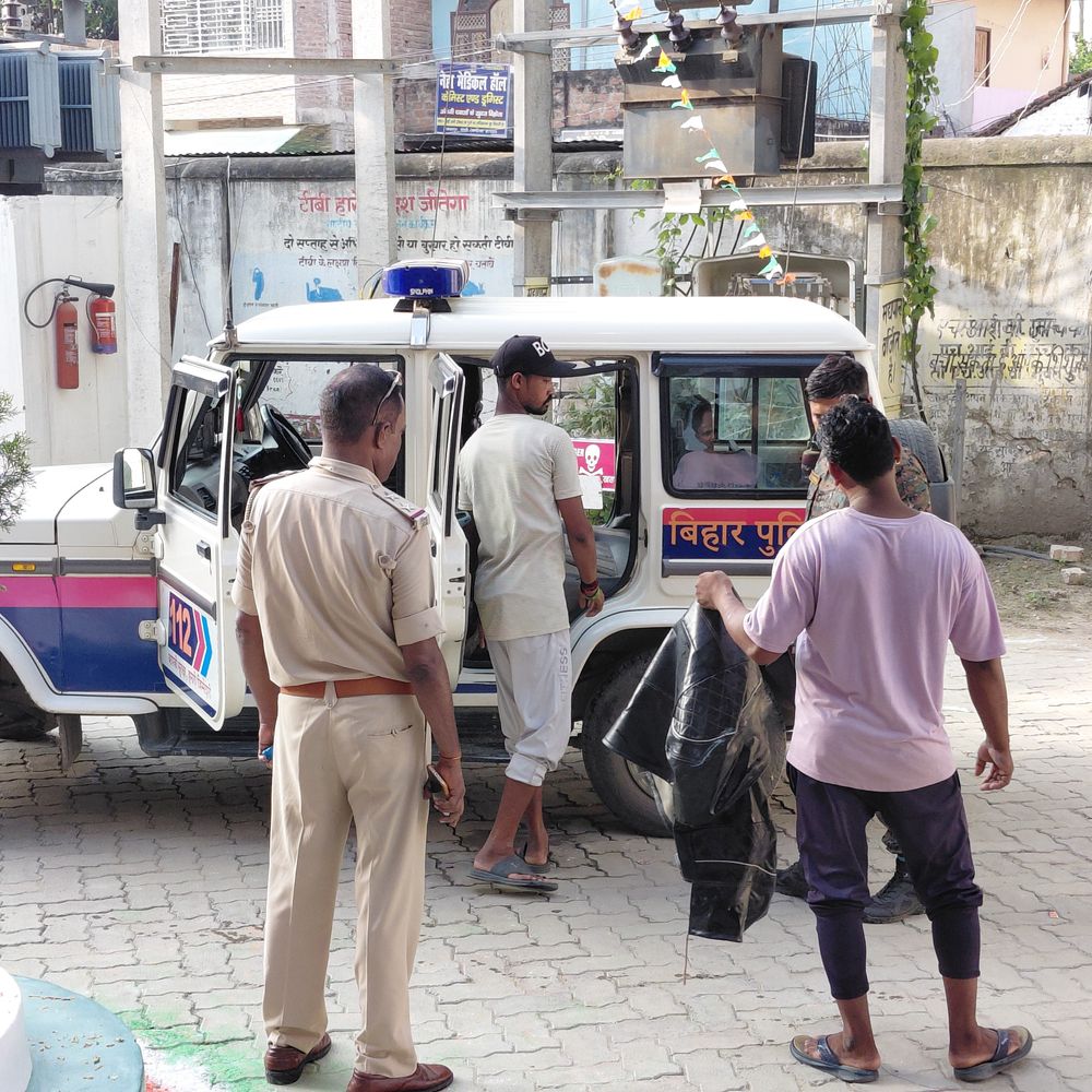 चौधाबन्नी सड़क हादसे में 25 वर्षीय छात्र की मौत:पसराहा में टेंपो-बाइक टक्कर, दूसरा युवक गंभीर;15 मिनट में पहुंचाया अस्पताल