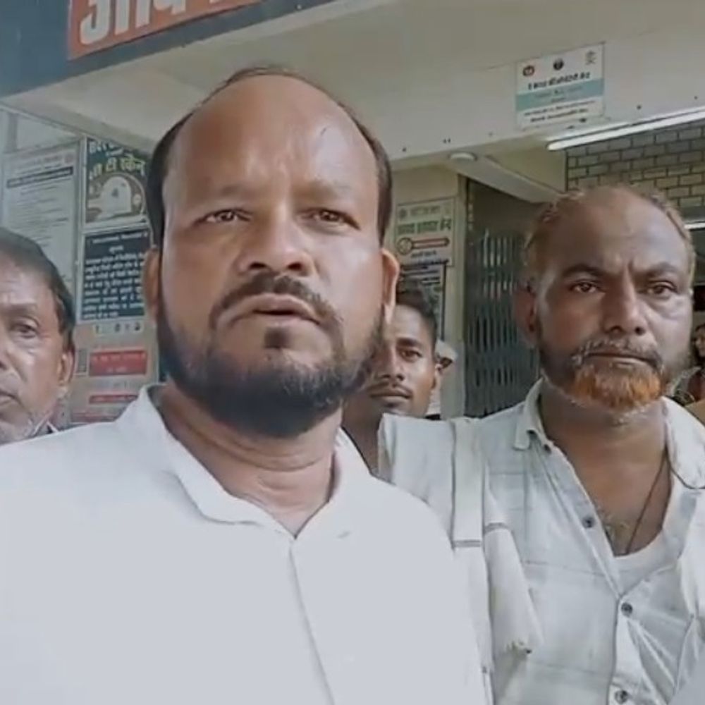 किशनगंज में झंडा फहराते समय शिक्षक समेत 3 छात्र घायल:11000 वोल्ट तार से खंभा टकराया, घायलों को पहुंचाया सदर अस्पताल