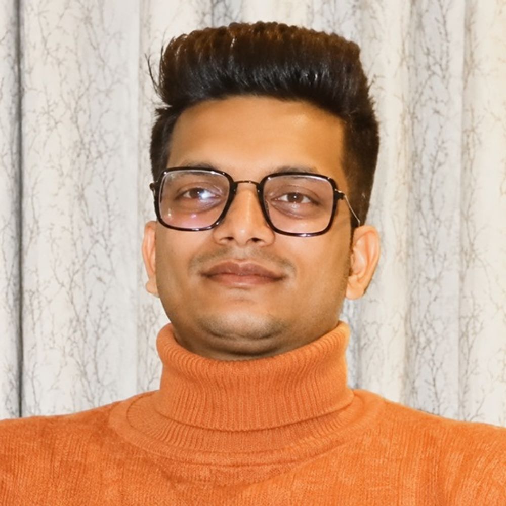 दवाई लेने निकले युवक का पेड़ से लटका शव मिला:दो महीने बाद होनी थी शादी, हाथों की नस कटी मिली, आत्महत्या का जताया अंदेशा