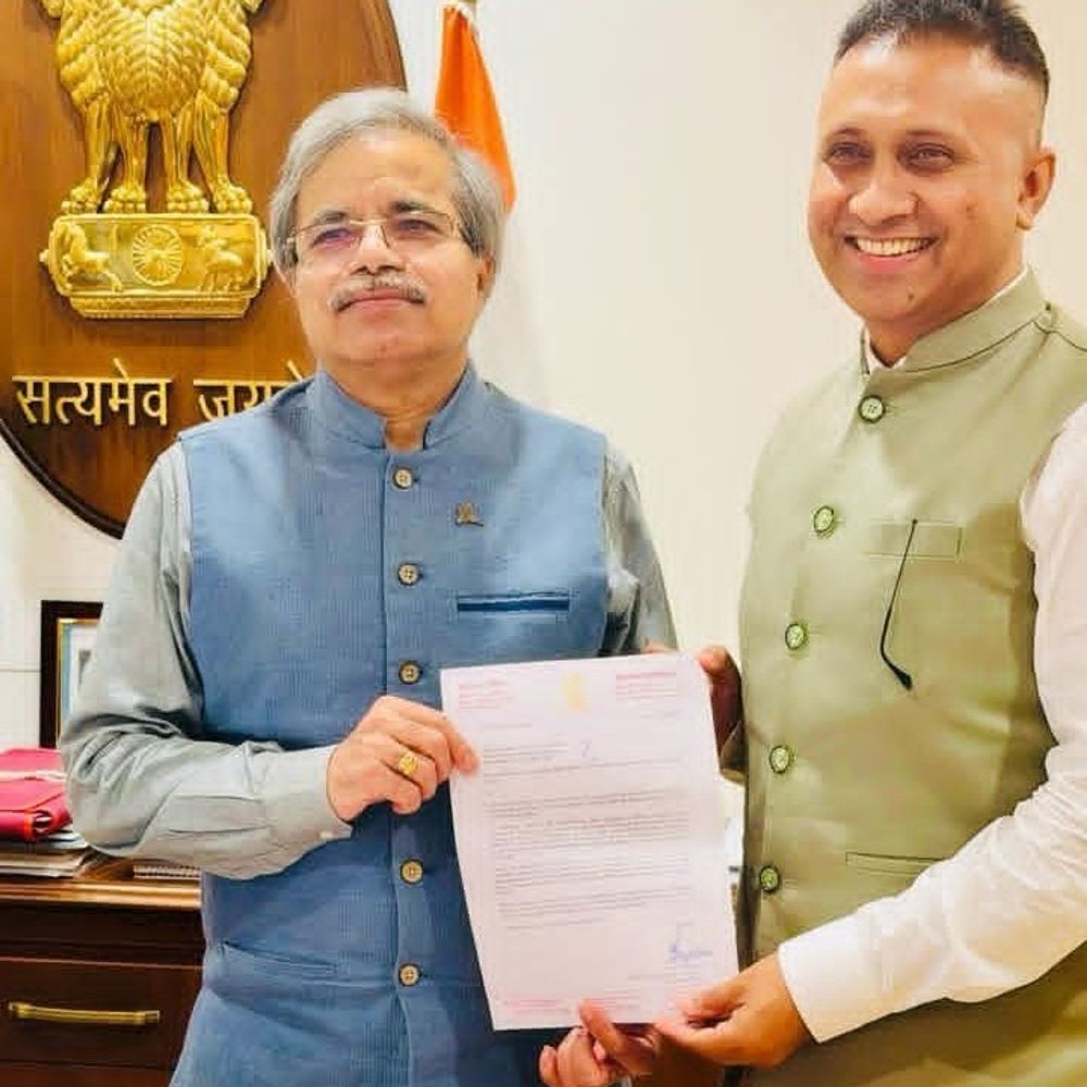 बक्सर-इटाढ़ी रेलवे गुमटी दोबारा खोलने की मांग:सदर विधायक आनंद मिश्र ने रेलवे बोर्ड चेयरमैन से की मुलाकात