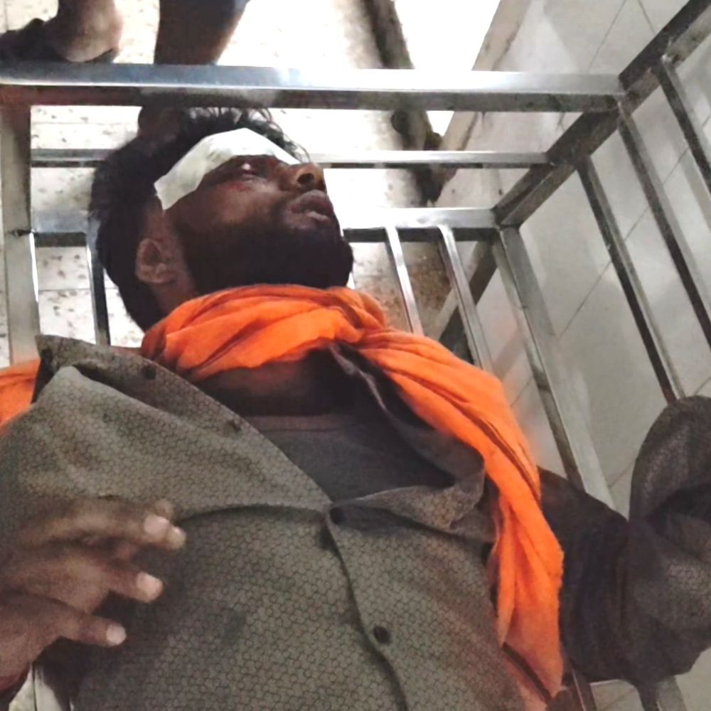रोहतास में बाइक दुर्घटना में चार युवक घायल:NH-119 पर यादव टोला के समीप हुआ हादसा , प्राथमिक उपचार के बाद सदर अस्पताल रेफर