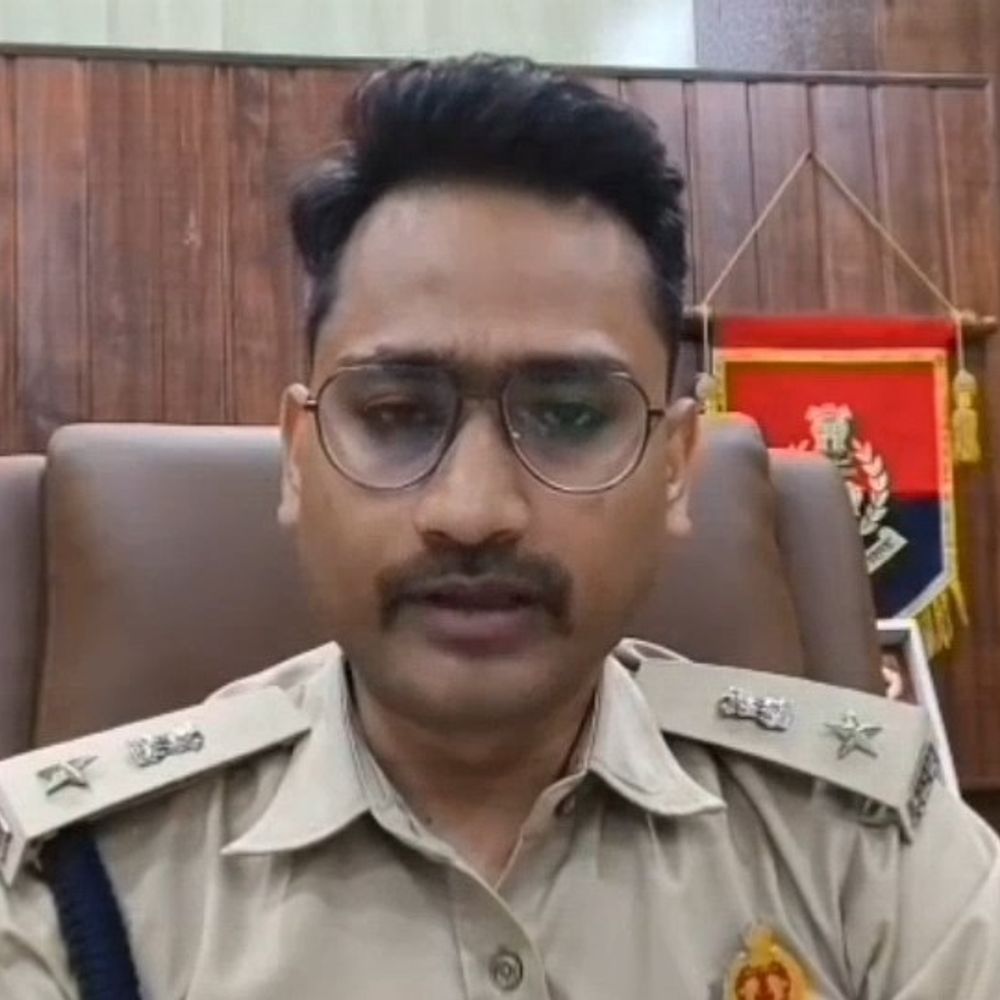 चंदौली एसपी ने तीन पुलिसकर्मियों के ट्रांसफर किए:इंस्पेक्टर और एसआई को नई तैनाती मिली, एक लाइन हाजिर