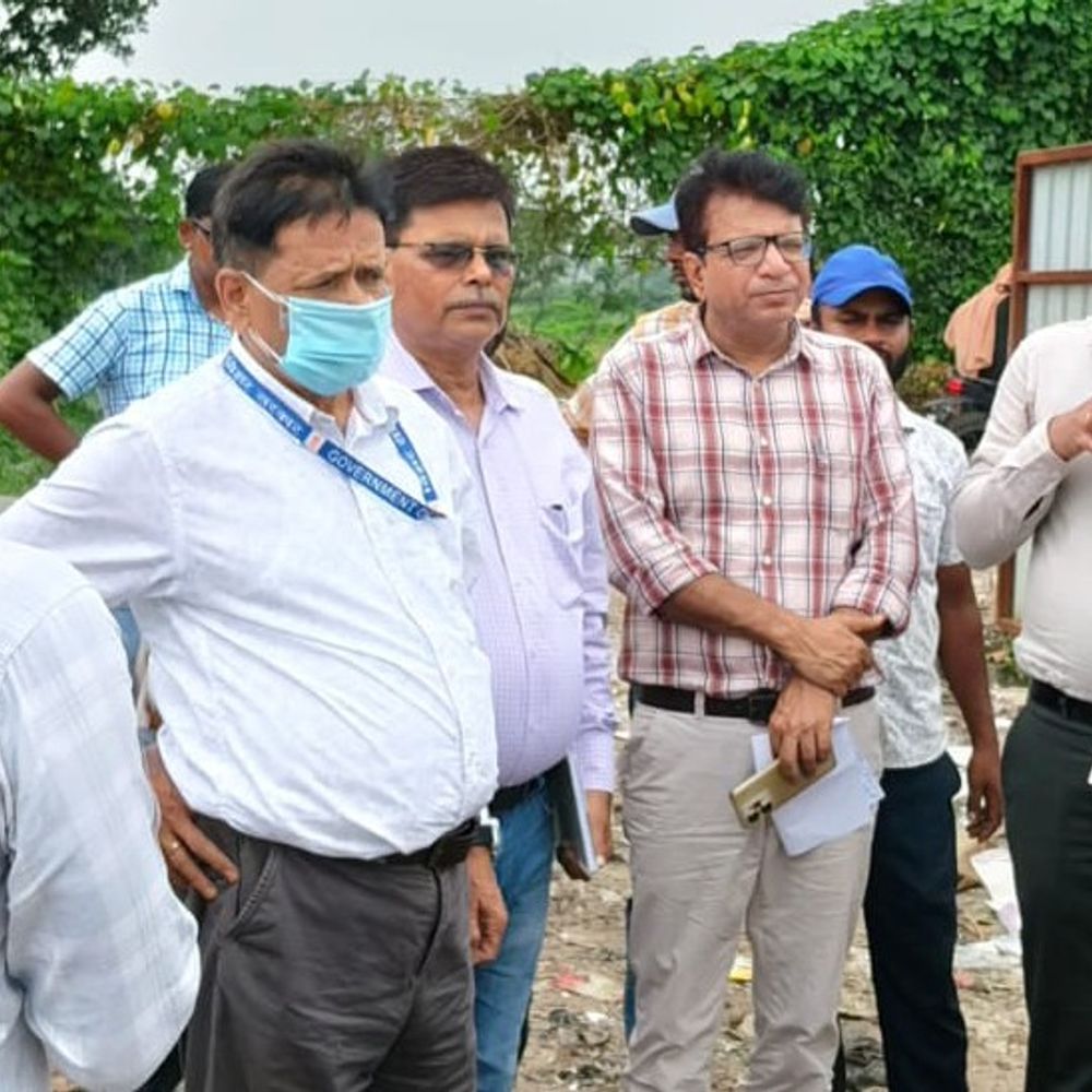NGT के आदेश पर मोतीबाग डंपिंग स्थल की जांच:किशनगंज में ग्रामीणों ने बीमारी, दुर्गंध, पानी की खराबी और मुकदमे की शिकायत की