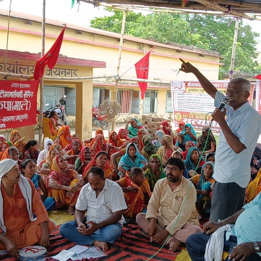 मधुबनी में AIARLA का दिन-रात सत्याग्रह शुरू:गरीबों, भूमिहीनों की 15 मांगों को लेकर प्रोटेस्ट