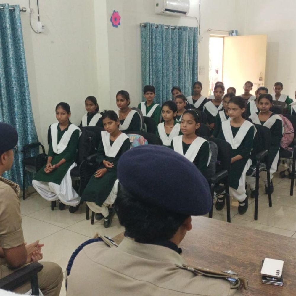 मुजफ्फरनगर में लगी ‘SSP की पाठशाला’:छात्राओं को मिला आत्मविश्वास का मंत्र; महिला सुरक्षा और साइबर अपराध पर भी जागरूकता