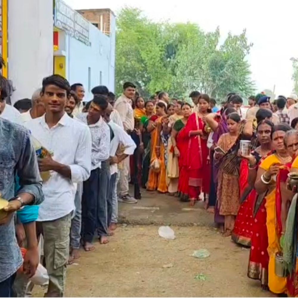 अंतिम सोमवारी पर शिवमन्दिरों में भक्तों की उमड़ी भीड़:पंचबदन-कामेश्वर धाम में क्राउड कंट्रोल के कड़े इंतजाम, DM-SP ने किया दौरा