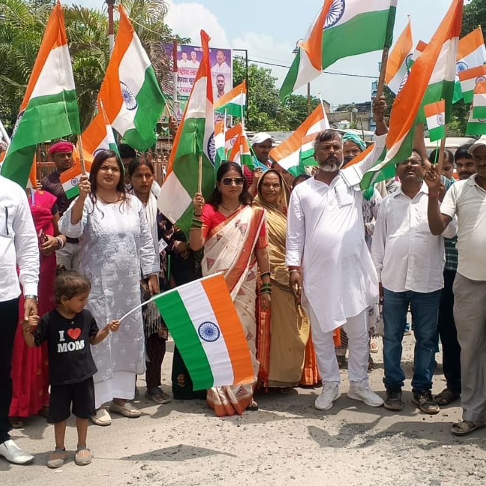 मधेपुरा में घरों पर तिरंगा फहराने की अपील:नगर परिषद ने निकाली 1KM लंबी तिरंगा यात्रा,मुख्य पार्षद बोलीं-‘गौरव- सम्मान का प्रतीक’