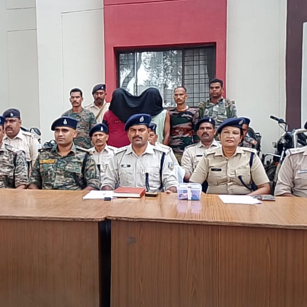 गोड्डा में बाइक चोर गिरोह का पर्दाफाश:दो गिरफ्तार; दोनों का है आपराधिक इतिहास, 13 बाइक-मास्टर चाबी और मोबाइल बरामद