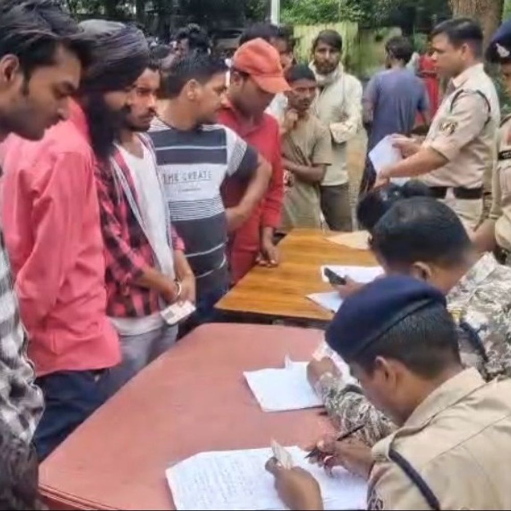 कोंडागांव में अपराध रोकने पुलिस का बड़ा अभियान:फरसगांव के 15 वार्डों में दी दबिश, 163 संदिग्ध हिरासत में, दस्तावेजों की चल रही जांच