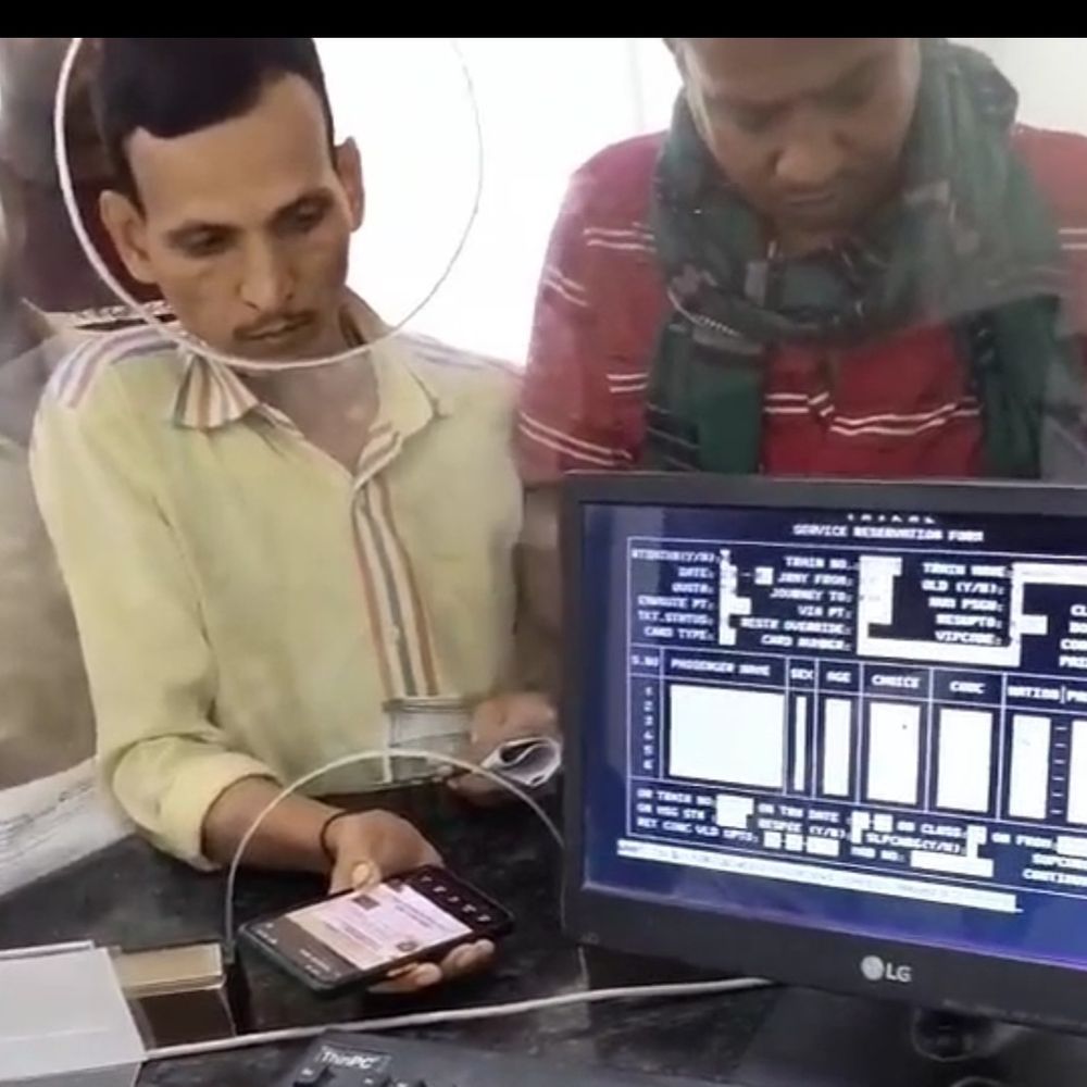 दुर्गा पूजा पर घर लौटने वाले लोगों की बढ़ी चिंता:झारखंड आने वाली अधिकांश ट्रेनों में लंबी वेटिंग, सीटें रिग्रेट; स्पेशल ट्रेन का इंतजार