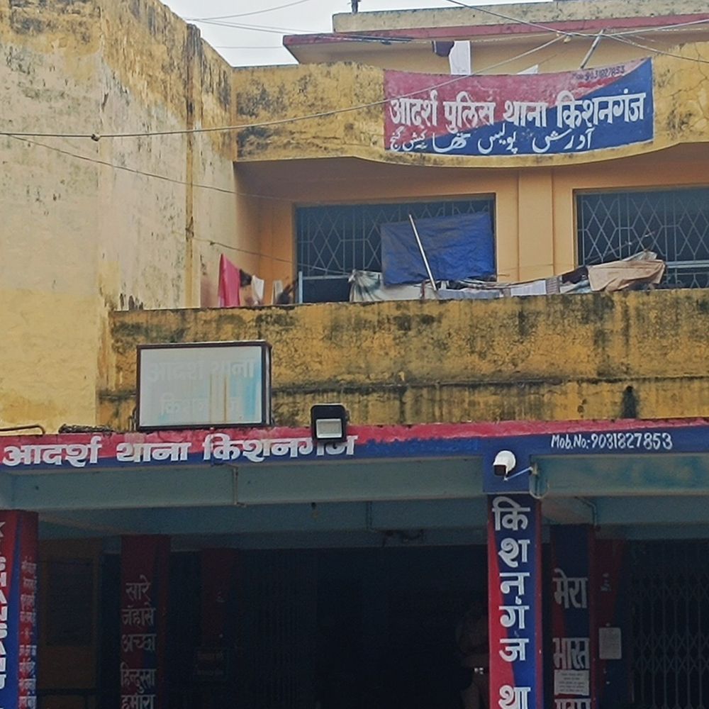 किशनगंज में 15 वर्षीय किशोर रमजान नदी में डूबा:नहाने के दौरान हुई मौत, गोताखोरों ने निकाला शव; परिजनों ले गए अस्पताल