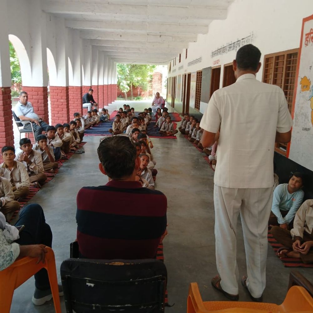 हिसार पुलिस ने 10 नशा पीड़ितों को दिलाई दवाई:एक को पहली और सात को दूसरी खुराक, 1 युवक खुद अस्पताल पहुंचकर हुआ भर्ती