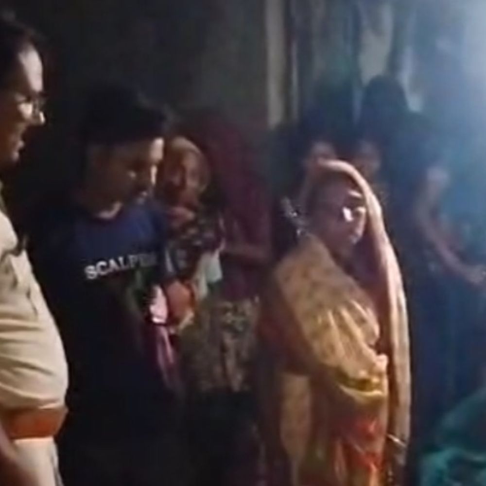 गैस सिलेंडर फटने से महिला की मौत:मोहिउद्दीननगर में खाना बनाते समय हादसा, बच्ची गंभीर रूप से घायल