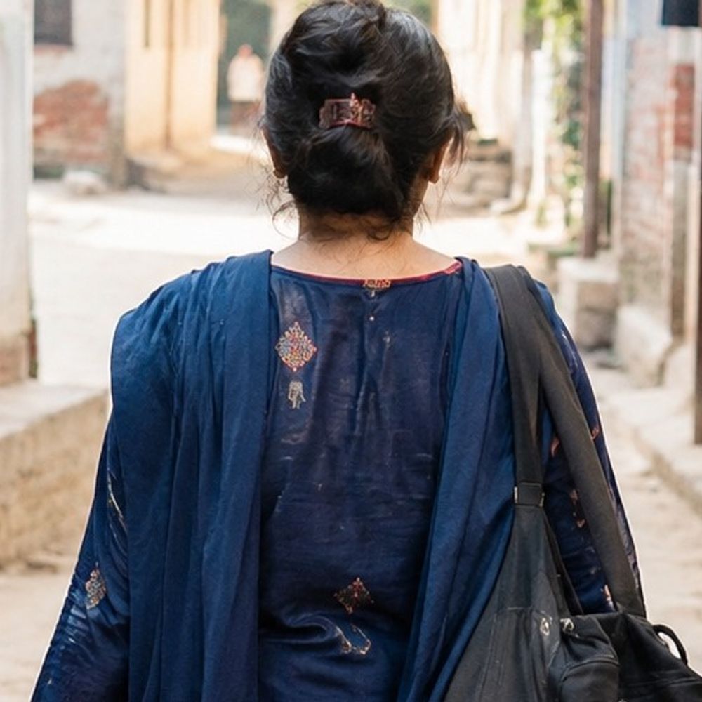 सीकर में घर से 26 साल की युवती लापता:बच्चों को स्कूल से लेने गई महिला भी गायब, मोबाइल भी स्विच ऑफ