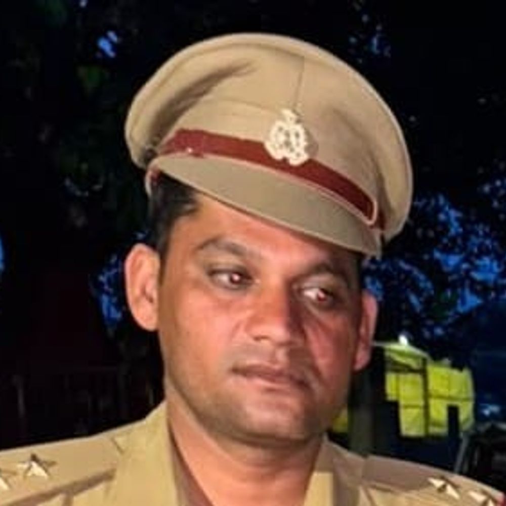 बदायूं में कांवड़ यात्रा में लगा जाम:लापरवाही पर कछला चौकी इंचार्ज सस्पेंड, अधिकारियों की गाड़ियां फंसी थीं