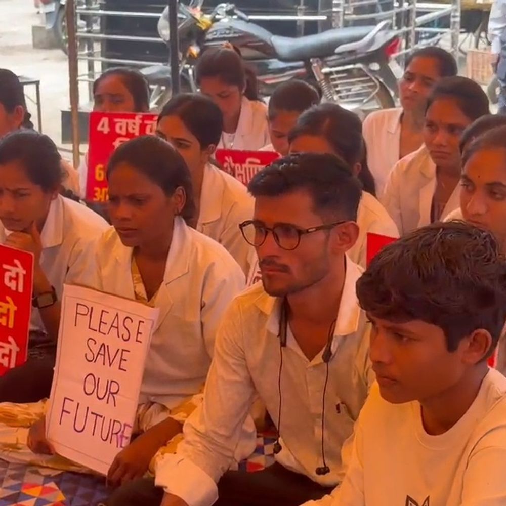खरगोन में नर्सिंग छात्रों का धरना सातवें दिन भी जारी:कांग्रेस ने दिया समर्थन, पूर्व विधायक रवि जोशी पहुंचे