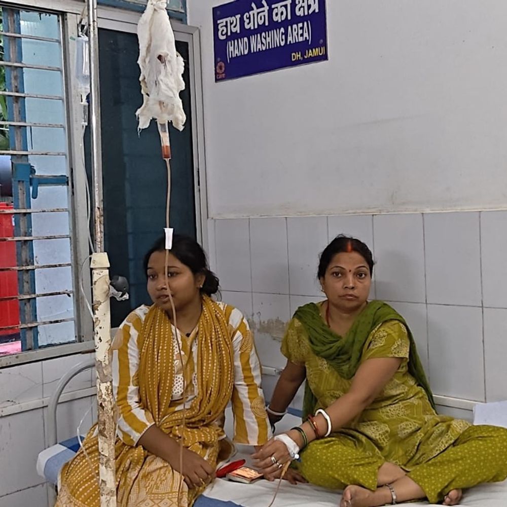 सदर अस्पताल में आधा ब्लड चढ़ने के बाद ड्रिप हटाई:जमुई में स्वास्थ्यकर्मी ने प्लाज्मा को पानी बताया, डॉक्टर ने बचा ब्लड दोबारा चढ़ाया