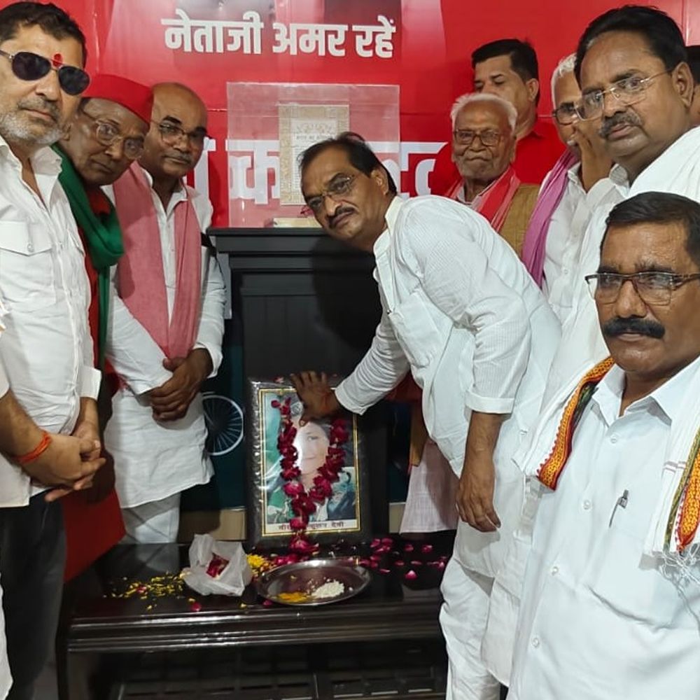 फूलन देवी जयंती पर सपा ने कश्यप समाज को साधा:मैनपुरी में कार्यक्रम कर पार्टी से जोड़ने का दिया संदेश