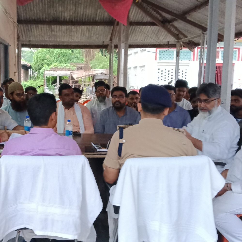 मधुबनी नगर थाना परिसर में शांति समिति की बैठक:जुलूस के दौरान शांति और आपसी सौहार्द बनाए रखने पर चर्चा