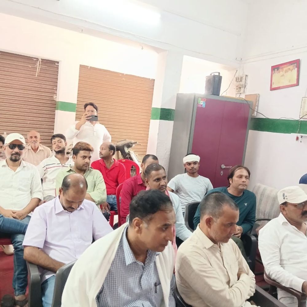 बलिया में सपा की जनचौपाल:कार्यकर्ताओं ने 2027 में अखिलेश यादव को सीएम बनाने का संकल्प लिया