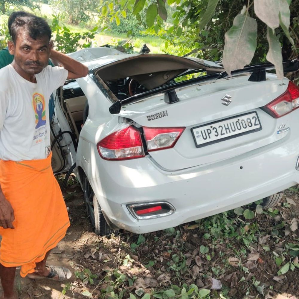 उन्नाव में डिवाइडर से टकराई कार, बीटेक छात्र की मौत:6 लोग सवार थे, दो की हालत गंभीर; सभी चंडीगढ़ यूनिवर्सिटी के स्टूडेंट थे