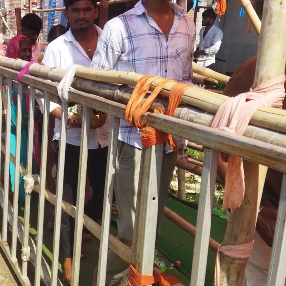 लखीसराय के अशोकधाम में अंतिम सोमवारी पर छाया सन्नाटा:तीसरी सोमवारी की भगदड़ के बाद कम पहुंचे श्रद्धालु; फूल-प्रसाद के दुकानदारों का कारोबार भी प्रभावित