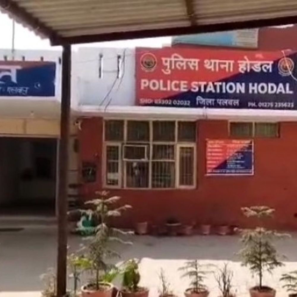 पलवल में ब्लैकमेलिंग से परेशान विवाहिता ने दी जान:युवक, उसकी बहन पर साजिश का आरोप, 20 दिन पहले हुई थी शादी, मायके में लगाई फांसी