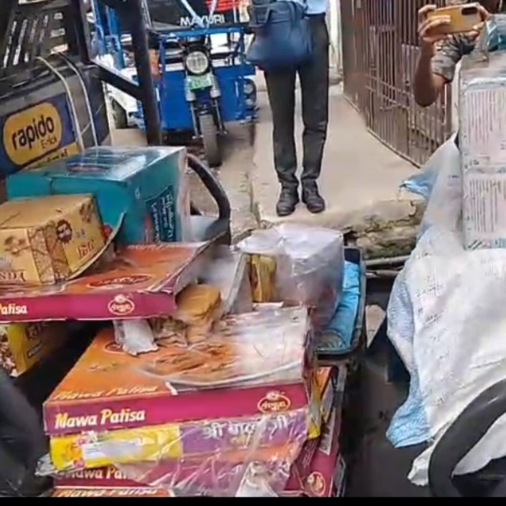 मुजफ्फरपुर में 105 किलो नकली पनीर जब्त:खोआ फर्श पर रखा मिला, 6 से अधिक दुकानों में खाद्य सुरक्षा विभाग ने मारा छापा