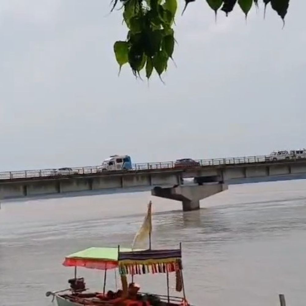 गोंडा में घाघरा नदी खतरे के निशान से 29cm ऊपर:24 घंटे में 15.40 लाख क्यूसेक पानी छोड़ा, 15 गांवों पर बाढ़ का खतरा