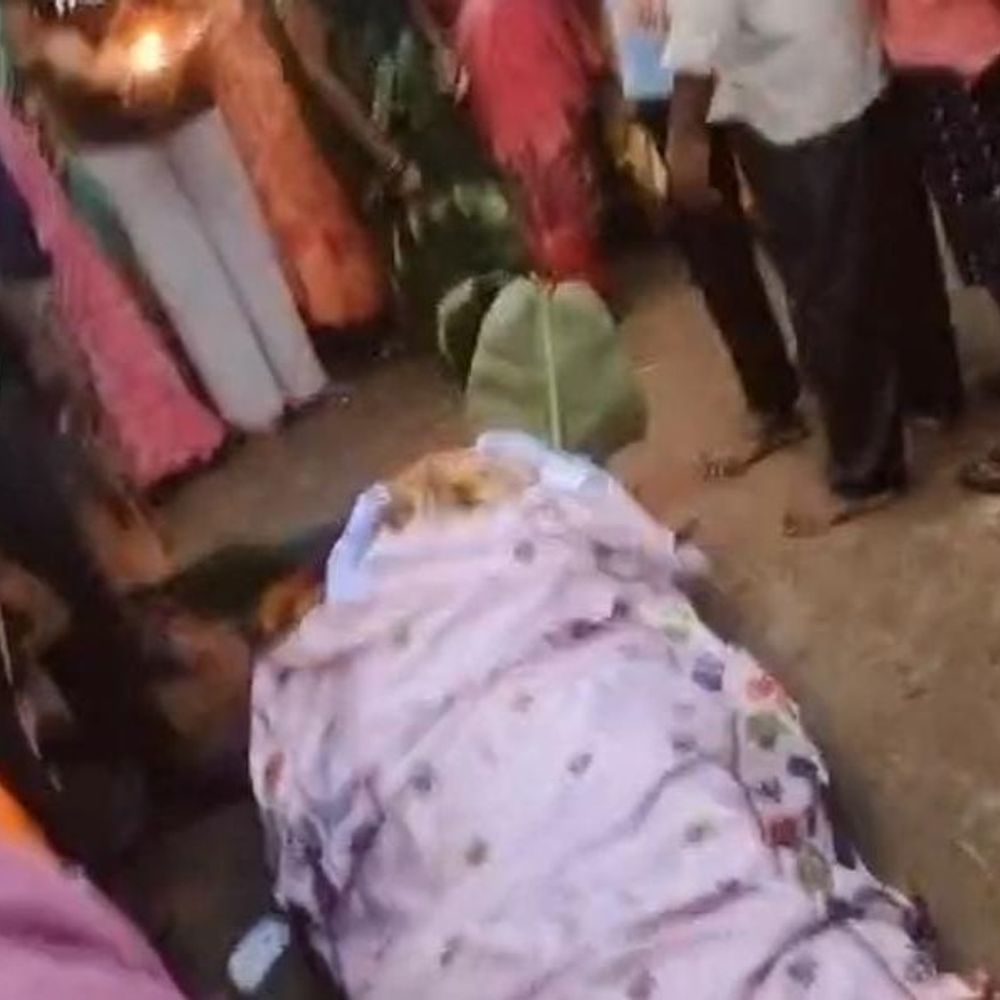 धमतरी में धर्मांतरित महिला के अंतिम संस्कार पर विवाद:ग्रामीणों ने किया विरोध, मौके पर पहुंची पुलिस, हिंदू रीति-रिवाज से अंतिम संस्कार पर बनी सहमति