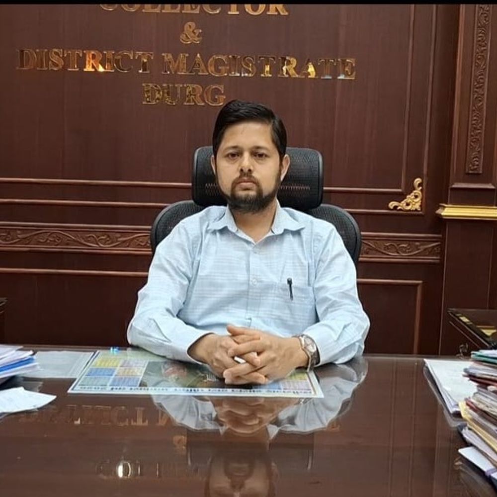 दुर्ग में कोटवारी जमीन बेचने वालों पर कलेक्टर की सख्ती:51 गांवों में 107 खसरों की जांच, रजिस्ट्री रद्द कराने दायर किए गए 73 केस