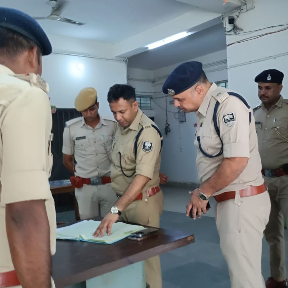 कटिहार SP ने 3 थानों का किया सरप्राइज इंस्पेक्शन:कानून-व्यवस्था और पुलिसिंग प्रभावी बनाने के दिए निर्देश