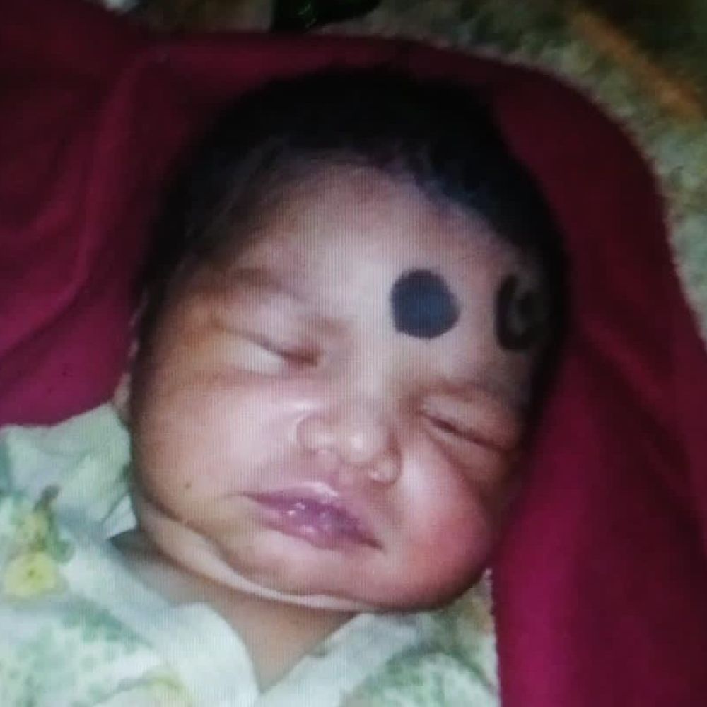 पाकुड़ में घर से पांच दिन का नवजात लापता:कपड़े धोने गई थी मां लौटी तो गायब मिला बच्चा, खोजी कुत्ते की मदद से तलाश जारी