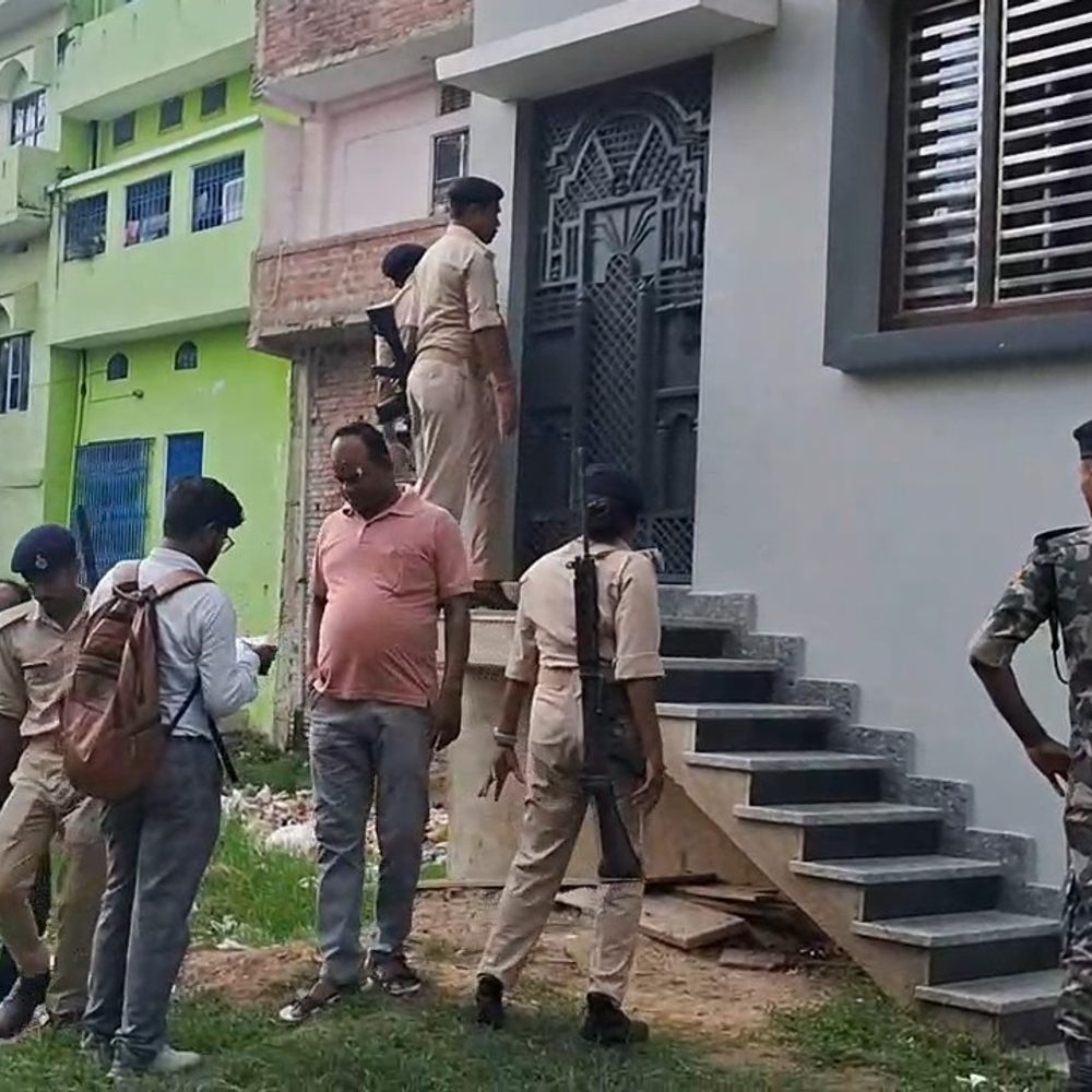 कैमूर पुलिस ने अपराधियों की संपत्ति जांच शुरू की:मुख्यालय के आदेश पर सद्दाम, कल्लू, सलामुद्दीन के प्लॉट और गाड़ी खंगाले जा रहे