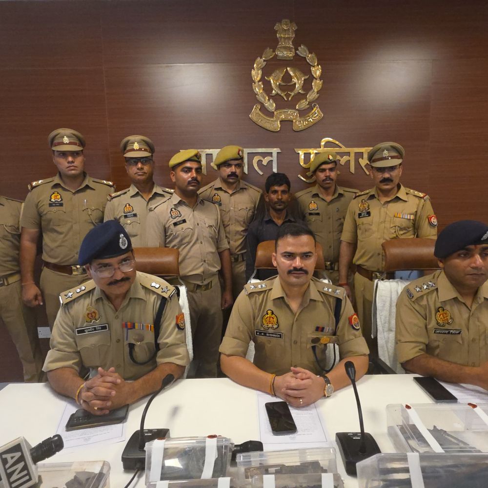 दिन में बजरी-बजरपुट का काम, रात में तमंचे बनाता था:संभल में अवैध हथियार फैक्ट्री का भंडाफोड़, 2 बने और 42 अधबने तमंचे बरामद