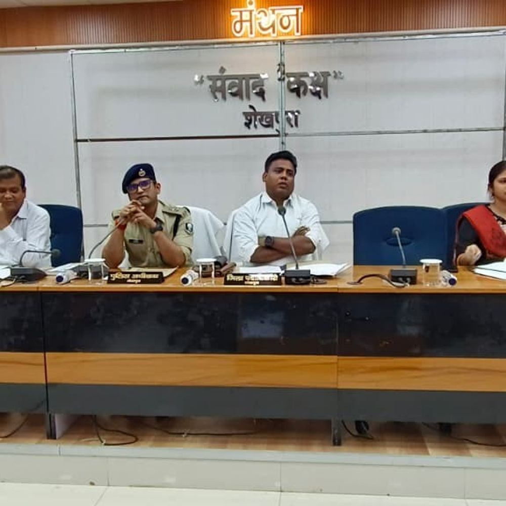 शेखपुरा में DM-SP ने सर्टिफिकेट केस की रिव्यु की:पेंडिंग केस के तुरंत निपटारे के लिए अधिकारियों को निर्देश दिए