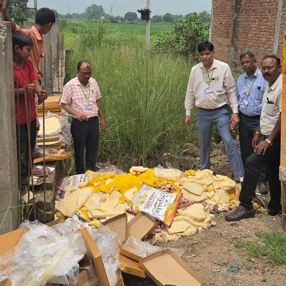 फतेहपुर में खाद्य सुरक्षा विभाग की कार्रवाई:मिलावटखोरों से 9.28 लाख रुपये जुर्माना वसूला, 11 नमूने मिले गड़बड़