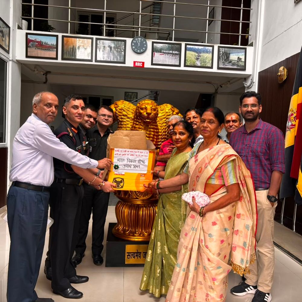 लखनऊ से जवानों को भेजी 6 हजार राखियां:महिलाएं बोलीं- ‘ये प्यार, आदर और विश्वास का प्रतीक हैं’