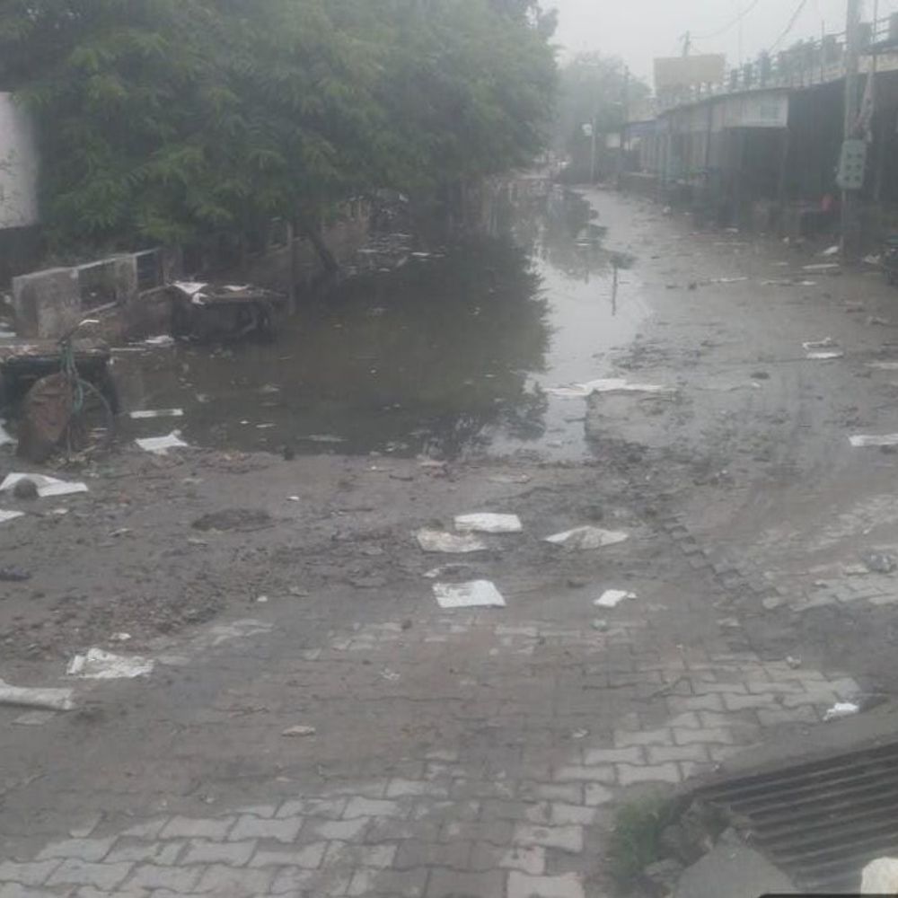 तोशाम में बारिश से जलभराव, ढाई घंटे में निकासी:दो ट्रैक्टर और पंप सेट लगाए गए, तीन विभागों ने मिलकर किया काम