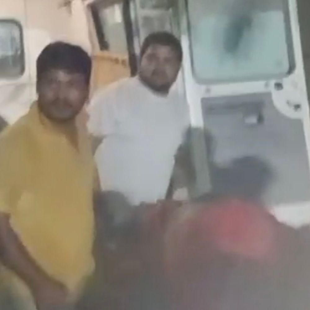 बेटे को बचाने दौड़ी मां की ट्रेन से कटकर मौत:भदोही में हादसा, अस्पताल में बेटी के प्रसव के दौरान मां-बेटे में हुआ था विवाद