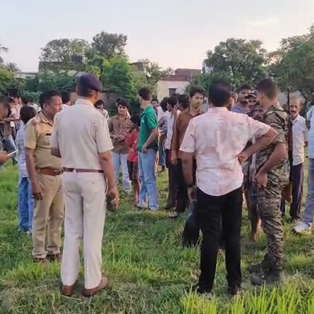 गोपालगंज में न्यू पुलिस लाइन के पीछे मिला अज्ञात शव:गांवों के लोगों से पहचान कराने का प्रयास कर रही पुलिस
