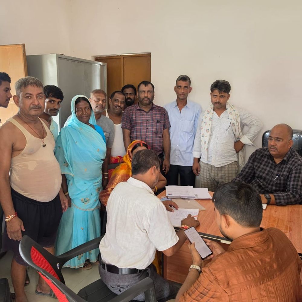 मुखिया की अनुपस्थिति से अझौर पंचायत में चयन अटका:स्वच्छता पर्यवेक्षक के लिए ग्राम सभा स्थगित, बीडीओ ने दिए निर्देश