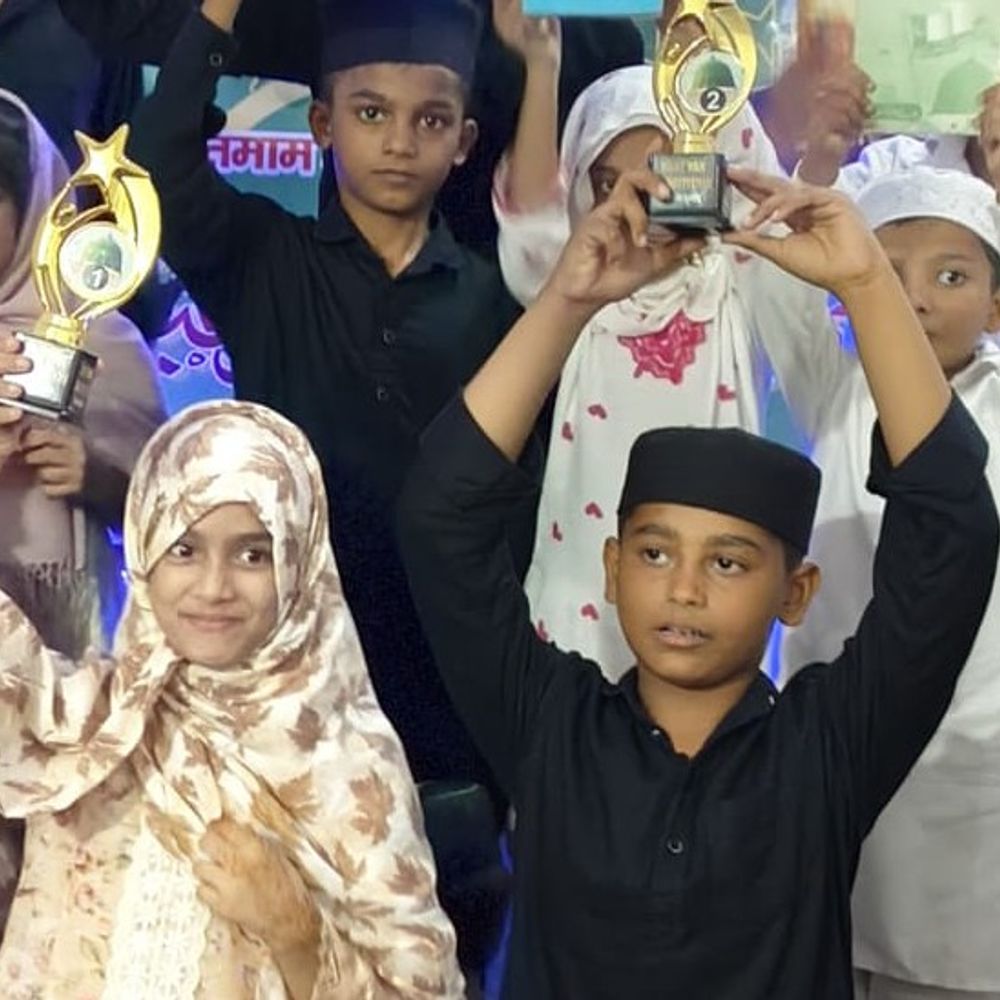संभल में नातिया मुकाबला, इस्लामी सवाल-जवाब कार्यक्रम:आलिया आक़िल प्रथम, मुहम्मद अरश आदिल द्वितीय; अलीशा को मिला तीसरा स्थान