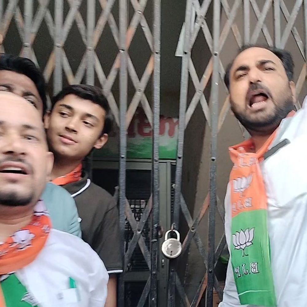 बठिंडा में ‌BJP वर्करों ने कांग्रेस दफ्तर पर ताला जड़ा:सोनिया गांधी पर राष्ट्रगीत के अपमान का आरोप; कहा-राष्ट्रीय गीत का नहीं सहेंगे अपमान