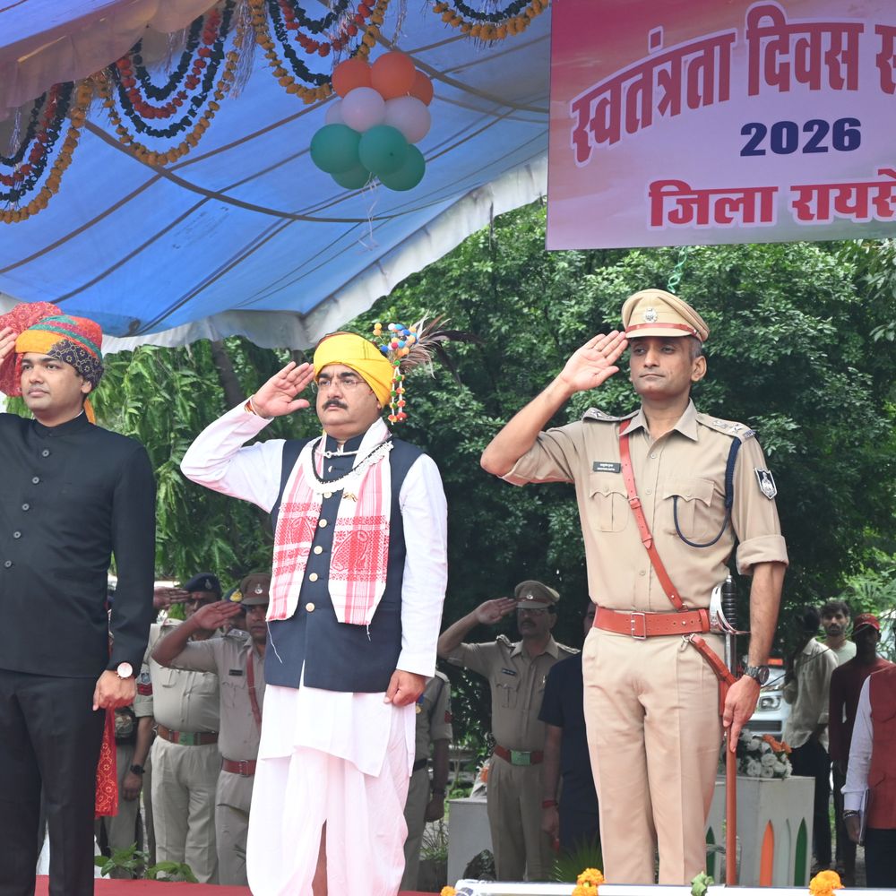 रायसेन में आदिवासी वेशभूषा में पहुंचे मंत्री पटेल, फहराया तिरंगा:खुली जीप में परेड का निरीक्षण किया; पुलिस-होमगार्ड और विद्यार्थियों का मार्चपास्ट