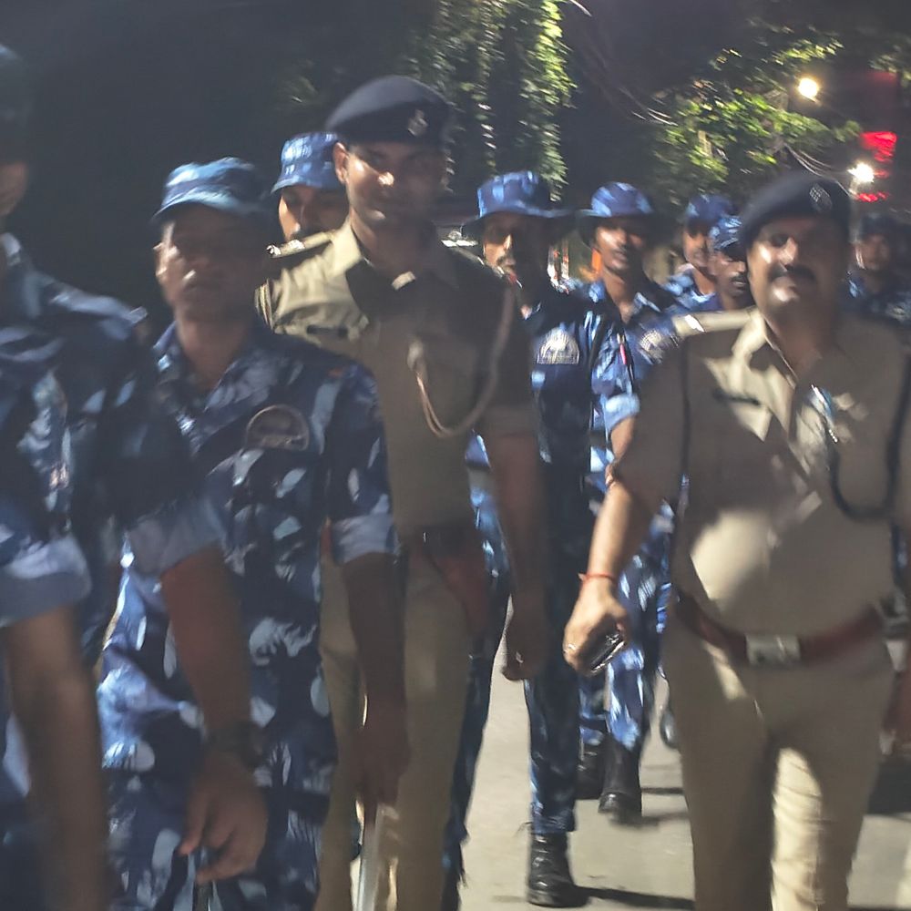 कटिहार में पुलिस ने किया फ्लैग मार्च:श्रावण सोमवारी- ईद मिलाद-उन-नबी को लेकर प्रशासन अलर्ट